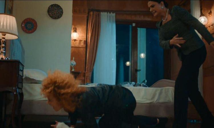 Rüçhan, Mineyi kapıya attı