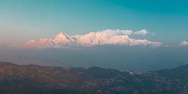 Dünyanın zirvesi Everest yükselmeye devam ediyor
