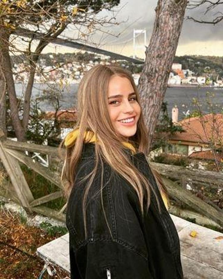 Büşra Pekin kesenin ağzını açtı