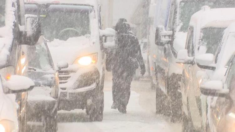 İstanbula çok şiddetli kar geliyor Tarih belli: Sıcaklıklar 12 derece birden düşüyor