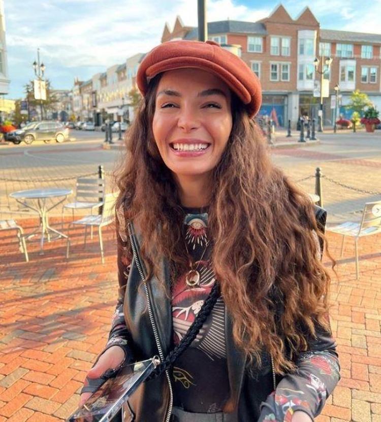 Ebru Şahin imaj değiştirdi, görenler Aydan Şener zannetti