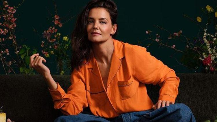 Katie Holmesun kırmızı halıdaki kıyafet tercihi gündem oldu