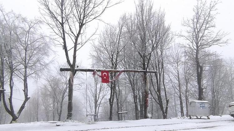İSTANBULUN YANI BAŞINA İLK KAR DÜŞTÜ