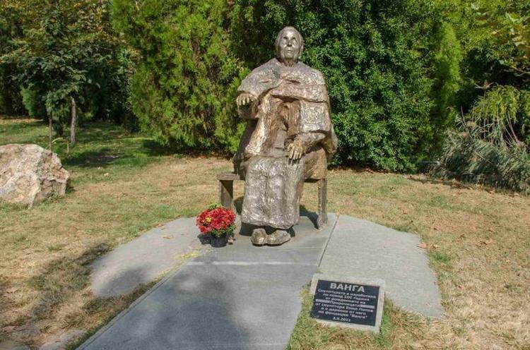 BABA VANGA KİMDİR