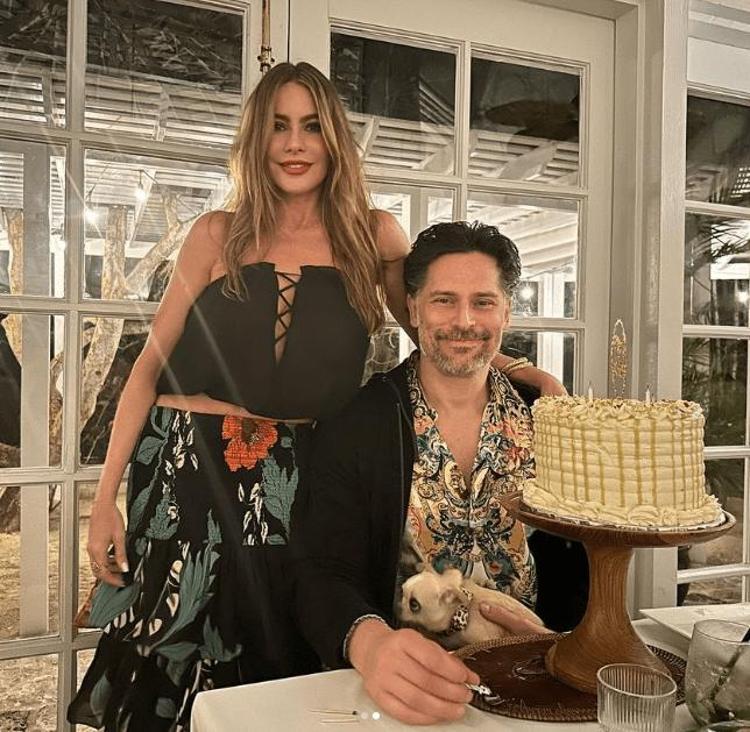 Sofia Vergaradan bikinili poz
