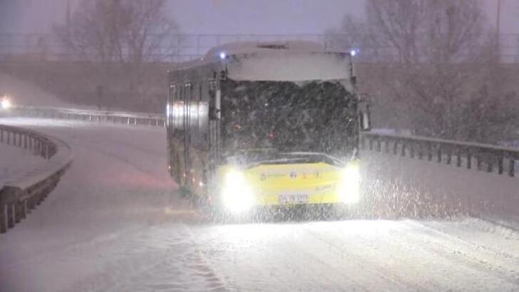 Lapa lapa kar Meteoroloji haritasına yansıdı İstanbulda sıcaklık tek haneye düşecek, işte gün gün hava durumu raporu