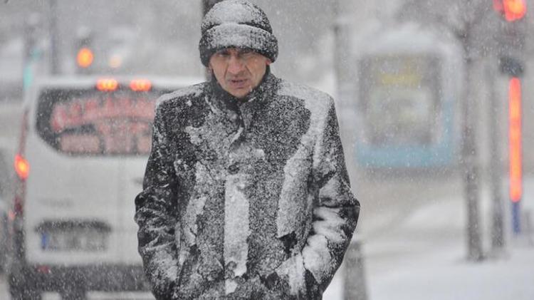 Lapa lapa kar Meteoroloji haritasına yansıdı İstanbulda sıcaklık tek haneye düşecek, işte gün gün hava durumu raporu