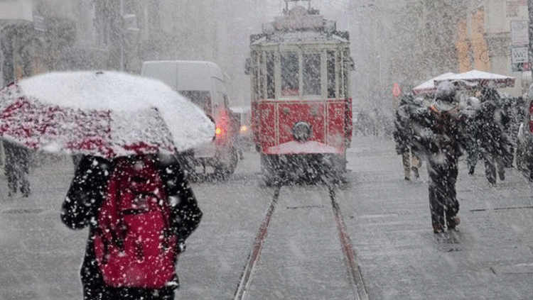AKOMdan İstanbula yeni kar uyarısı Lapa lapa yağacak, sömestr tatili uzayabilir