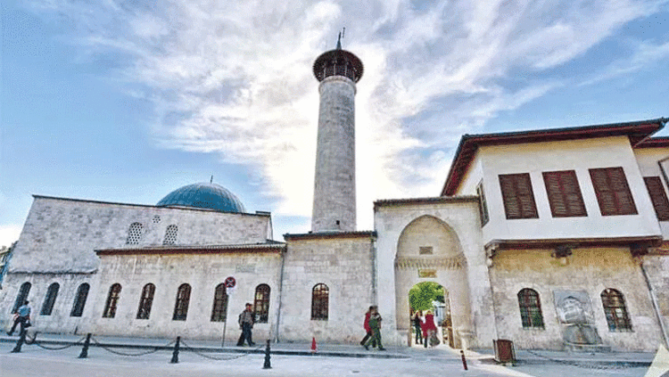 ANADOLU’DAKİ EN ESKİ CAMİYDİ: HABİB-İ NECCAR ÇÖKTÜ