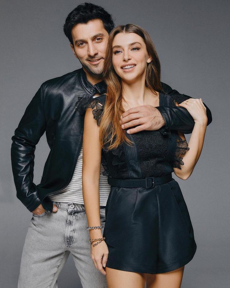Hande Erçelin ablası Gamze Erçel ve eşinden anlamlı hareket