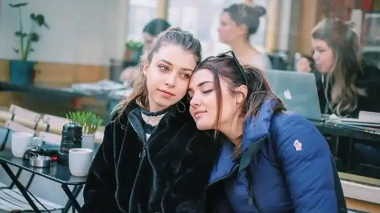 Hande Erçelin ablası Gamze Erçel ve eşinden anlamlı hareket