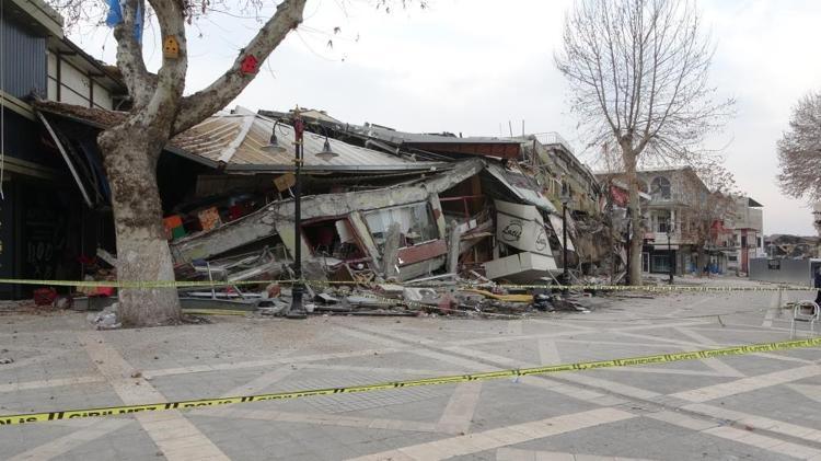 Malatyadaki 5.6 şiddetindeki depremi anlattı: Binalar peş peşe yıkıldı