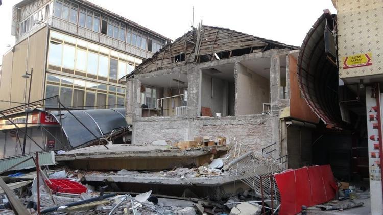 Malatyadaki 5.6 şiddetindeki depremi anlattı: Binalar peş peşe yıkıldı