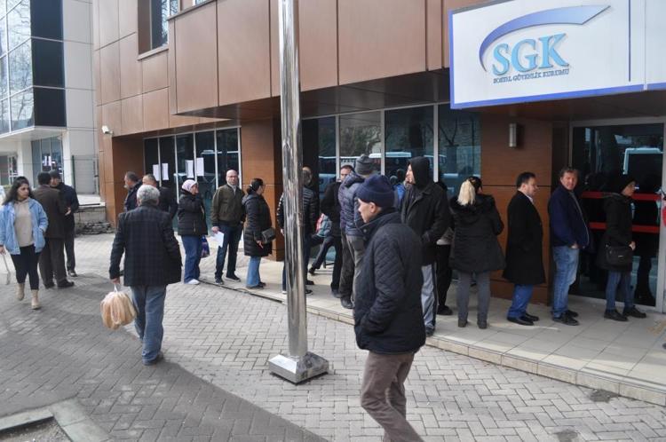 EMEKLİLİK DİLEKÇESİ SONRASI İŞTEN ÇIKARILDI