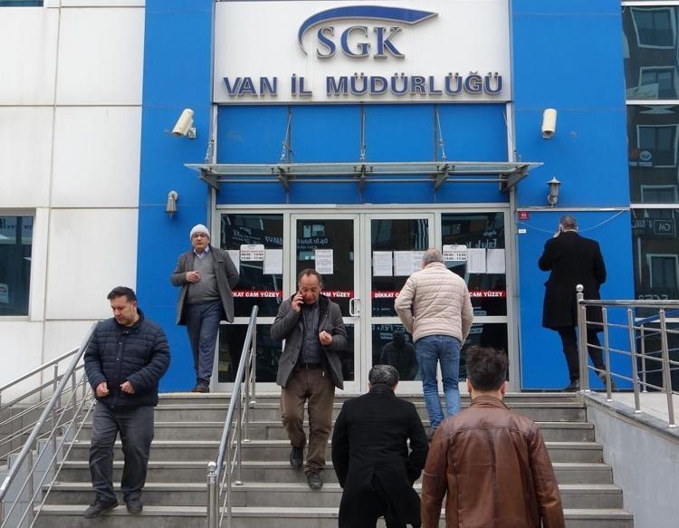 SÖZLEŞMELİ MEMURUN EYT’DEN EMEKLİ OLMAK İÇİN NE YAPMASI LAZIM