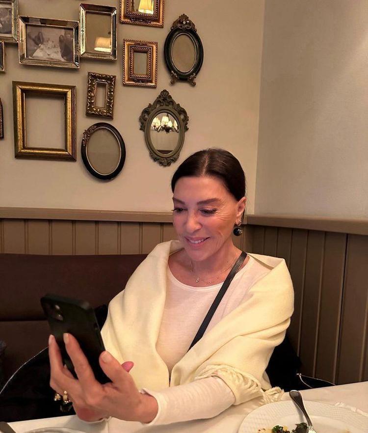Nebahat Çehre yıllara meydan okuyor