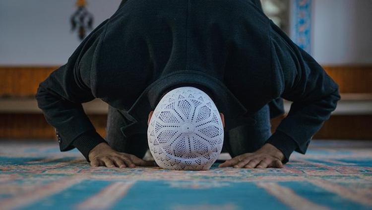 Teravih namazı nasıl kılınır Teravih kaç rekattır, kaç selam verilir TERAVİH NAMAZI KILINIŞI (CEMAATLE-EVDE YALNIZ)