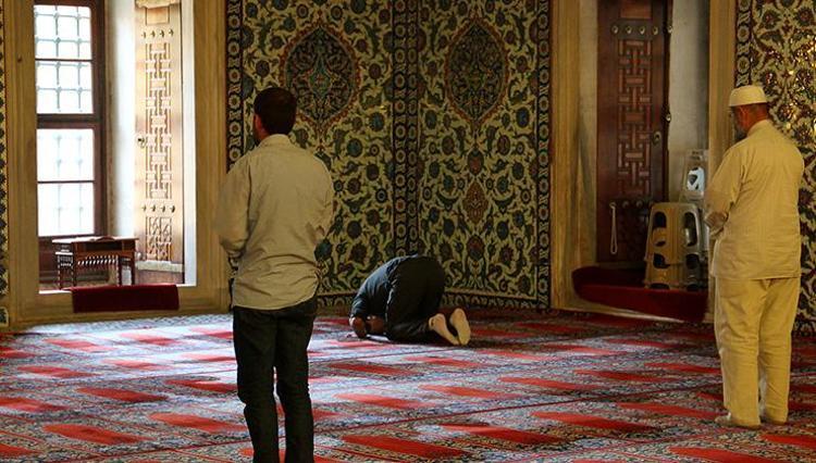 Teravih namazı nasıl kılınır Teravih kaç rekattır, kaç selam verilir TERAVİH NAMAZI KILINIŞI (CEMAATLE-EVDE YALNIZ)