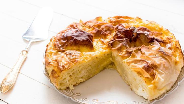 Sahurda tok tutan yufkalı kolay börek tarifi Sadece 15 dakikada, su böreği tadında, fırınsız pişen börek