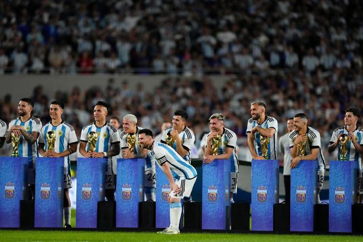 Dünya şampiyonu Arjantin ilk kez taraftarının önünde: Futbolcular gözyaşlarını tutamadı