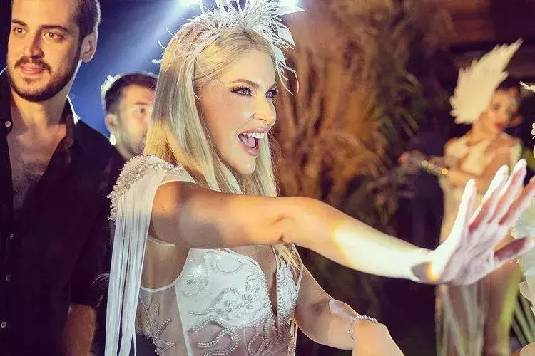 Onun arabası var... Mustafa Sandal ve Melis Sandal baş başa yemek yedi