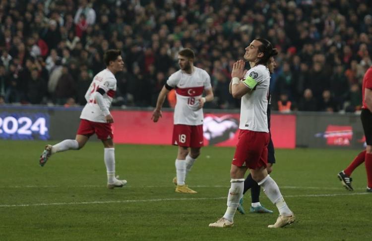 Nihat Kahveci mağlubiyetin sebebini açıkladı, Çağlar Söyüncüyü örnek gösterdi