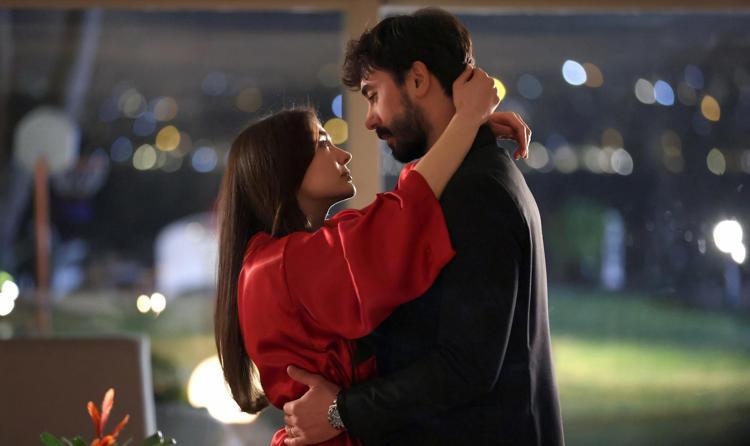 KRALİÇE 2. BÖLÜMDE NELER OLDU