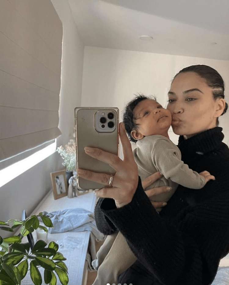 Shanina Shaik eski formuna kavuştu