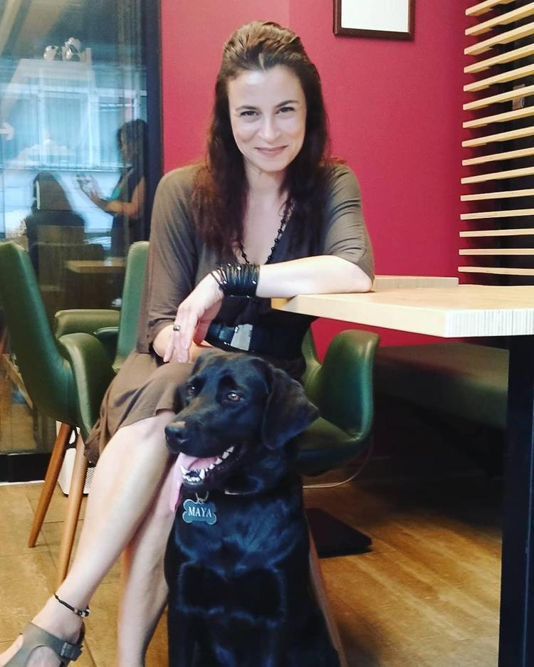 Selvi Boylum Al Yazmalımın Sameti ünlü bir kadın oyuncu