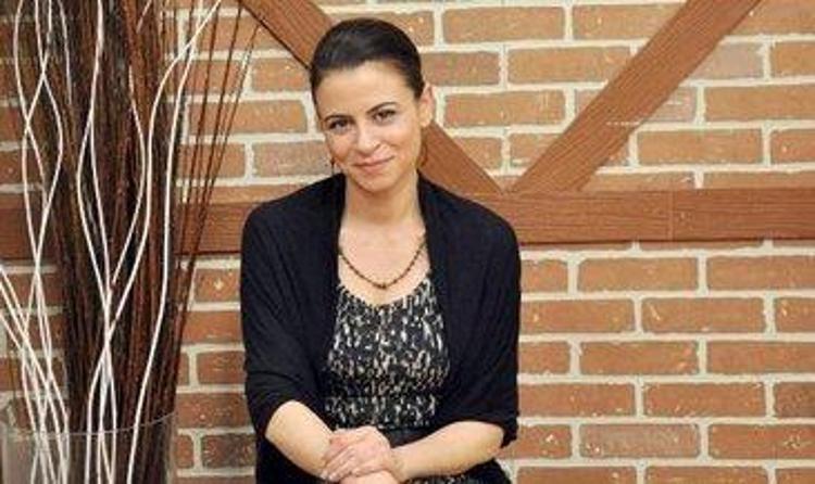 Selvi Boylum Al Yazmalımın Sameti ünlü bir kadın oyuncu