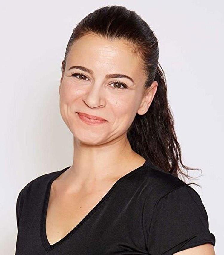 Selvi Boylum Al Yazmalımın Sameti ünlü bir kadın oyuncu