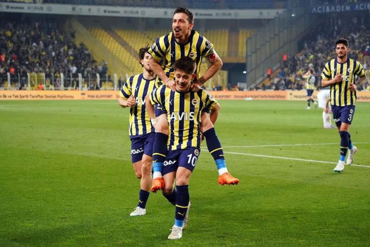 Mert Hakana sert eleştiri: Ayakları yerine sürekli ağzı çalışıyor