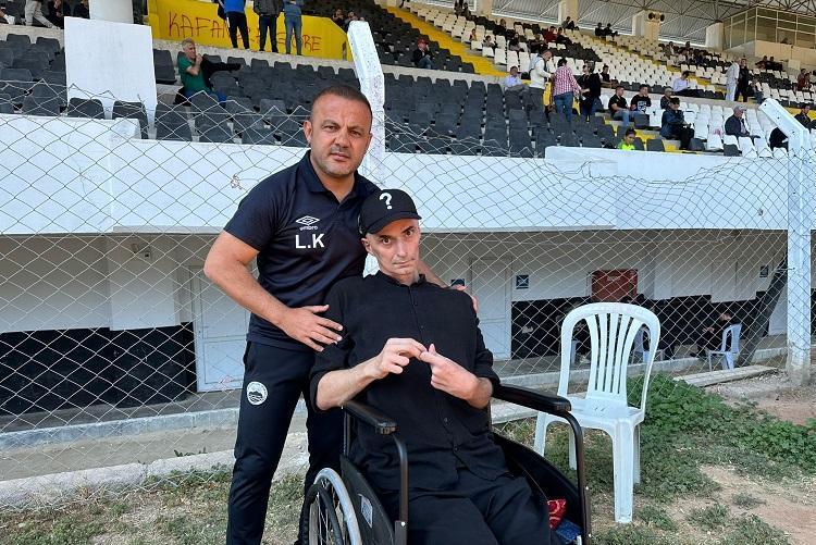 Sağlık sorunları yaşayan eski futbolcu Ersen Martin, Kuşadasısporun maçını izledi