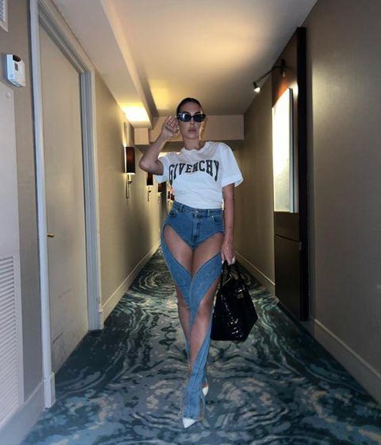 Ronaldo’nun sevgilisi Rodriguez bikinili pozlarını paylaştı