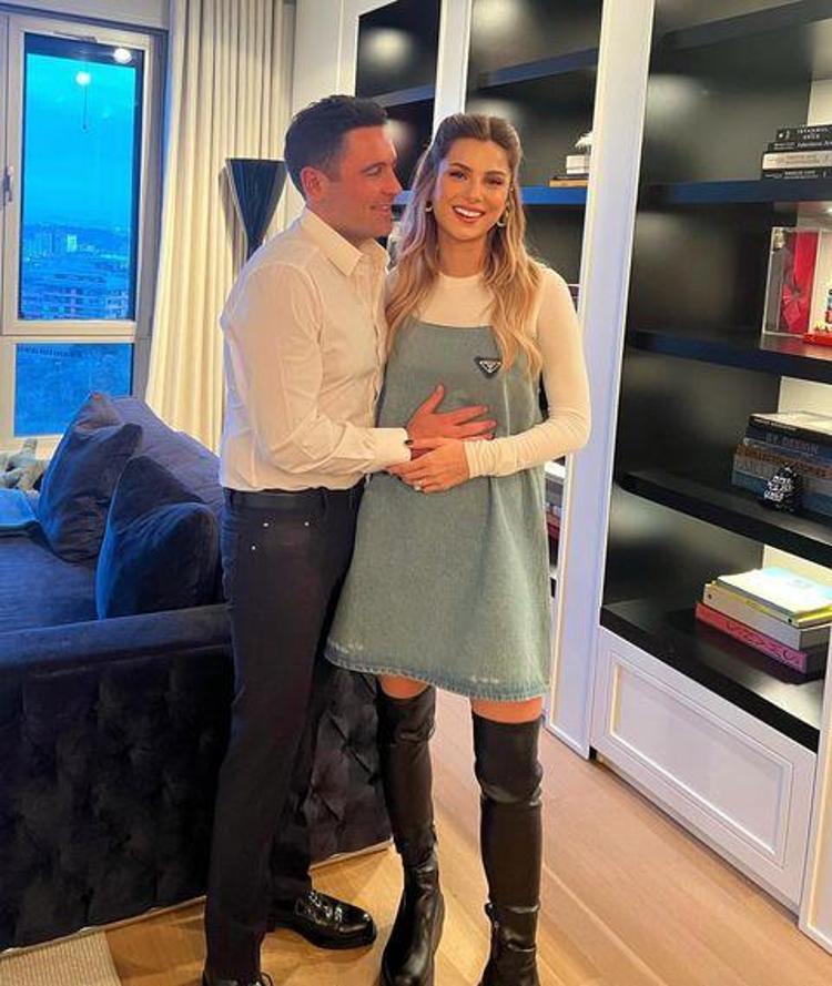 Nazlı Sabancıdan karnı burnunda paylaşım