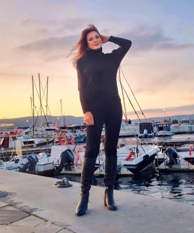 Aydan Şener takipçilerini geçmişe götürdü