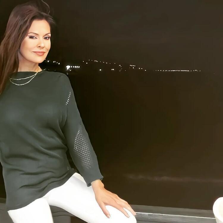 Aydan Şener takipçilerini geçmişe götürdü