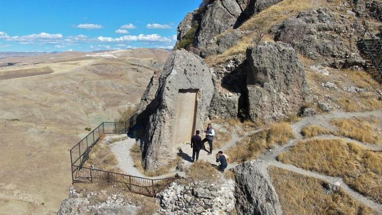 7 bin yıllık tarihi Palu ilçesi, sezonun ilk ziyaretçilerini ağırladı