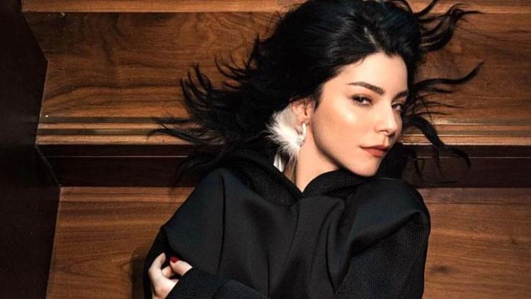 Merve Boluğur yeni aşkıyla dudak dudağa