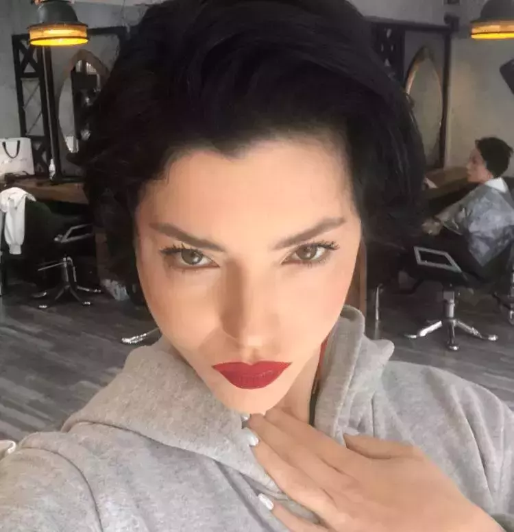 Merve Boluğur yeni aşkıyla dudak dudağa