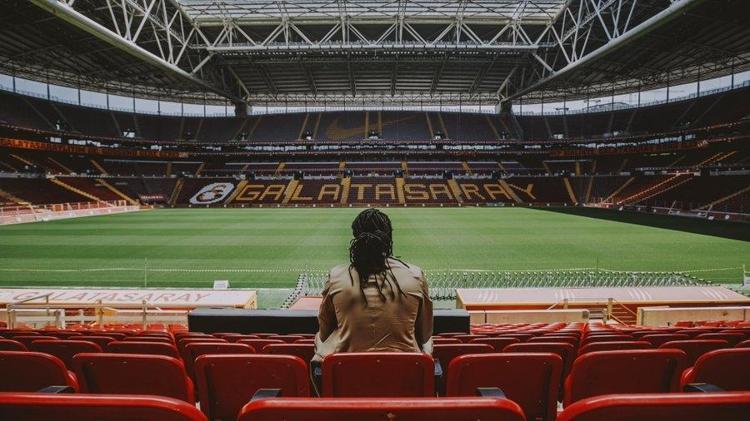 Bafetimbi Gomis, Galatasaraya derbi öncesi veda etti