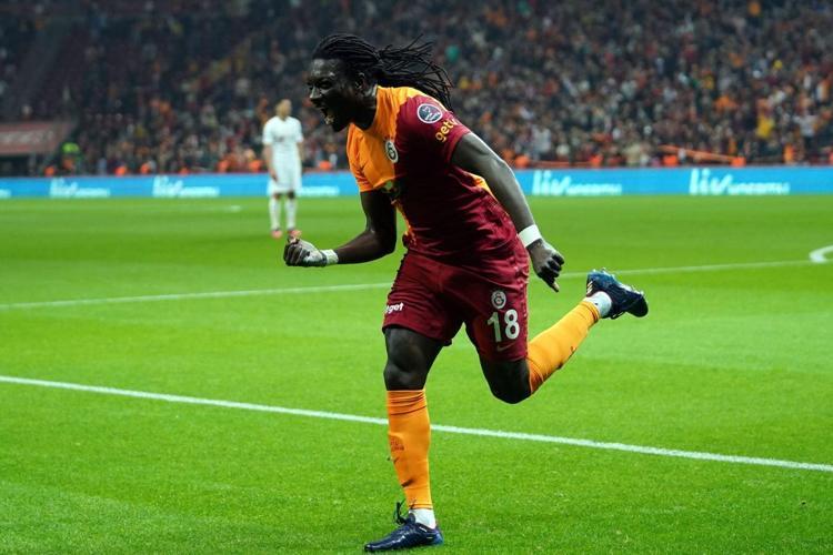 Bafetimbi Gomis, Galatasaraya derbi öncesi veda etti