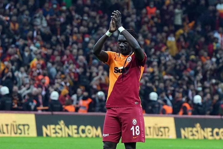 Bafetimbi Gomis, Galatasaraya derbi öncesi veda etti