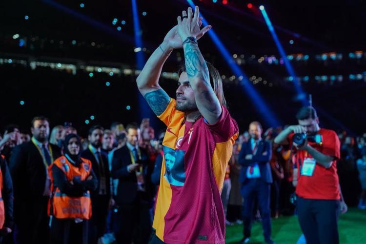 Galatasarayda hangi futbolcu hangi şarkıyla şampiyonluğu kutladı