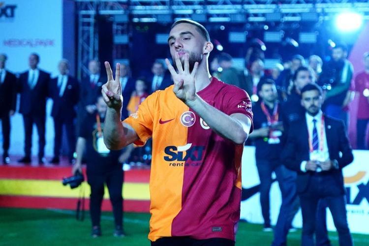 Galatasarayda hangi futbolcu hangi şarkıyla şampiyonluğu kutladı