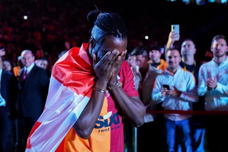 Galatasarayda hangi futbolcu hangi şarkıyla şampiyonluğu kutladı