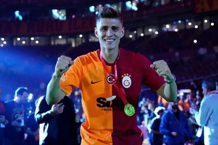 Galatasarayda hangi futbolcu hangi şarkıyla şampiyonluğu kutladı