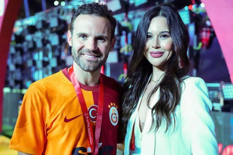 Galatasarayda hangi futbolcu hangi şarkıyla şampiyonluğu kutladı