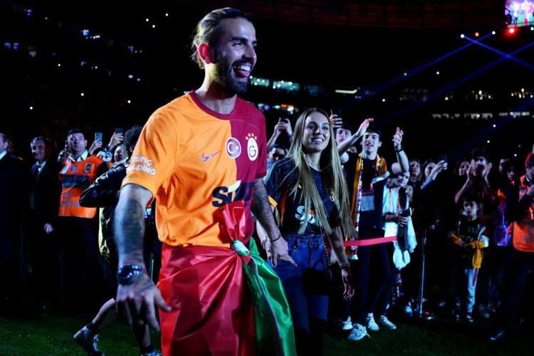 Galatasarayda hangi futbolcu hangi şarkıyla şampiyonluğu kutladı