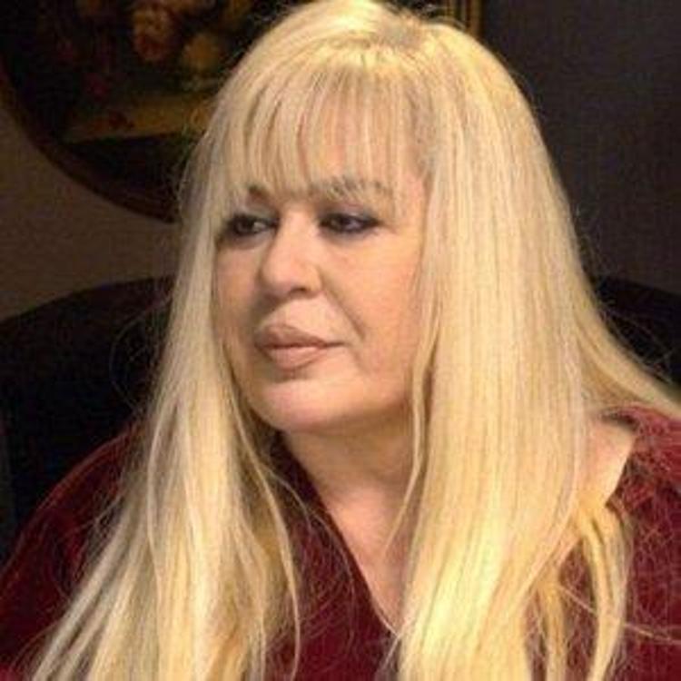 Ödül törenine katılan Zerrin Özer çok sinirlendi